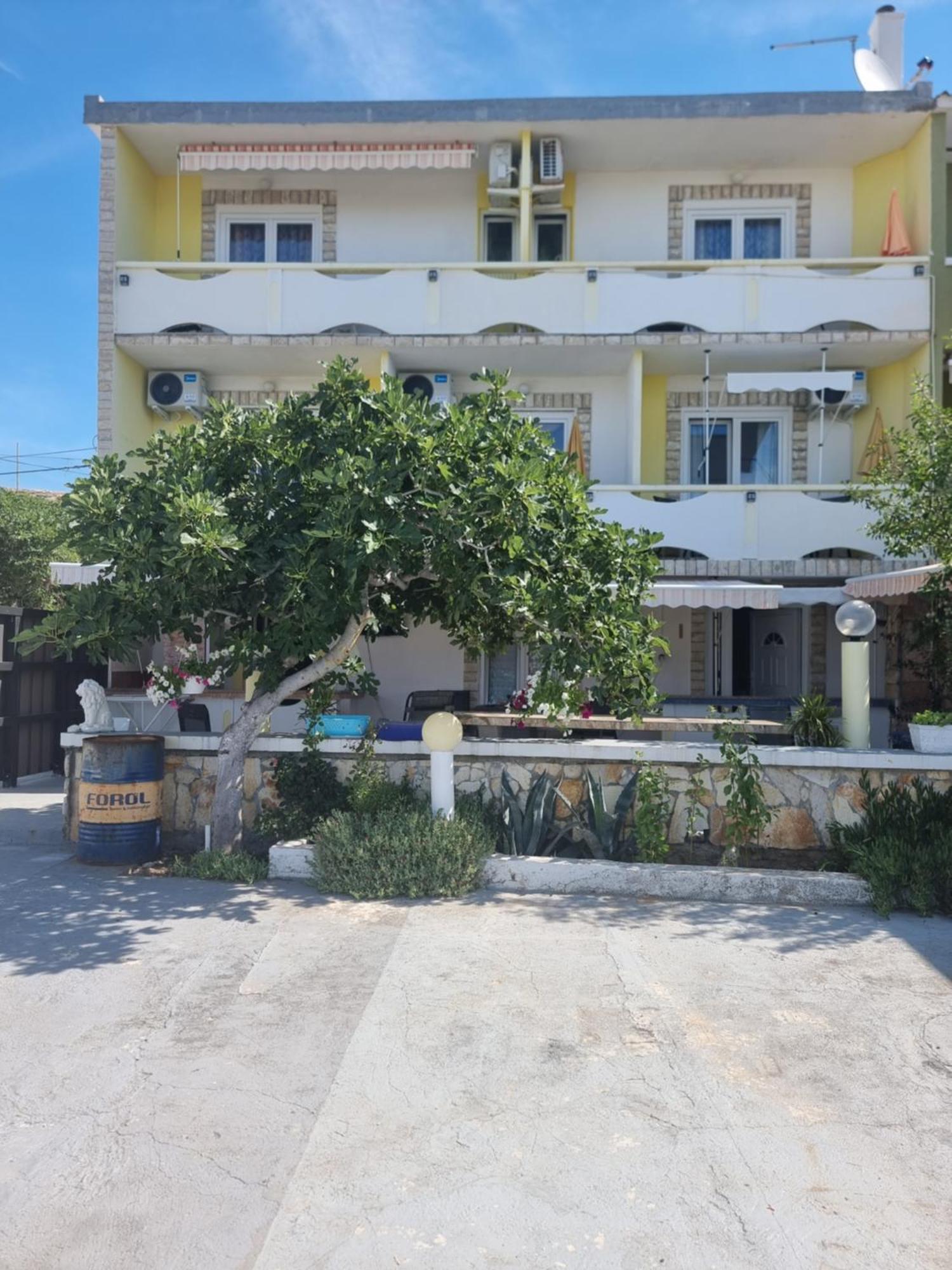 Apartmani Alen Dinjiska Bagian luar foto